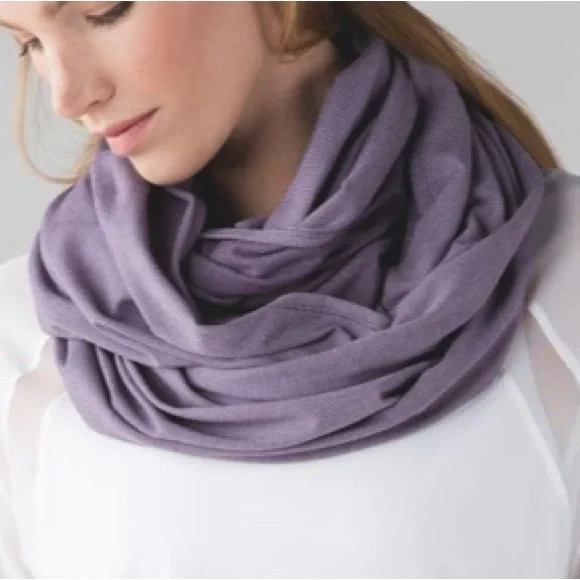 Lululemon Vinyasa Reversible ColorBlock Scarf - Zinfandel Purple/Winter Orchid - Picture 13 of 16